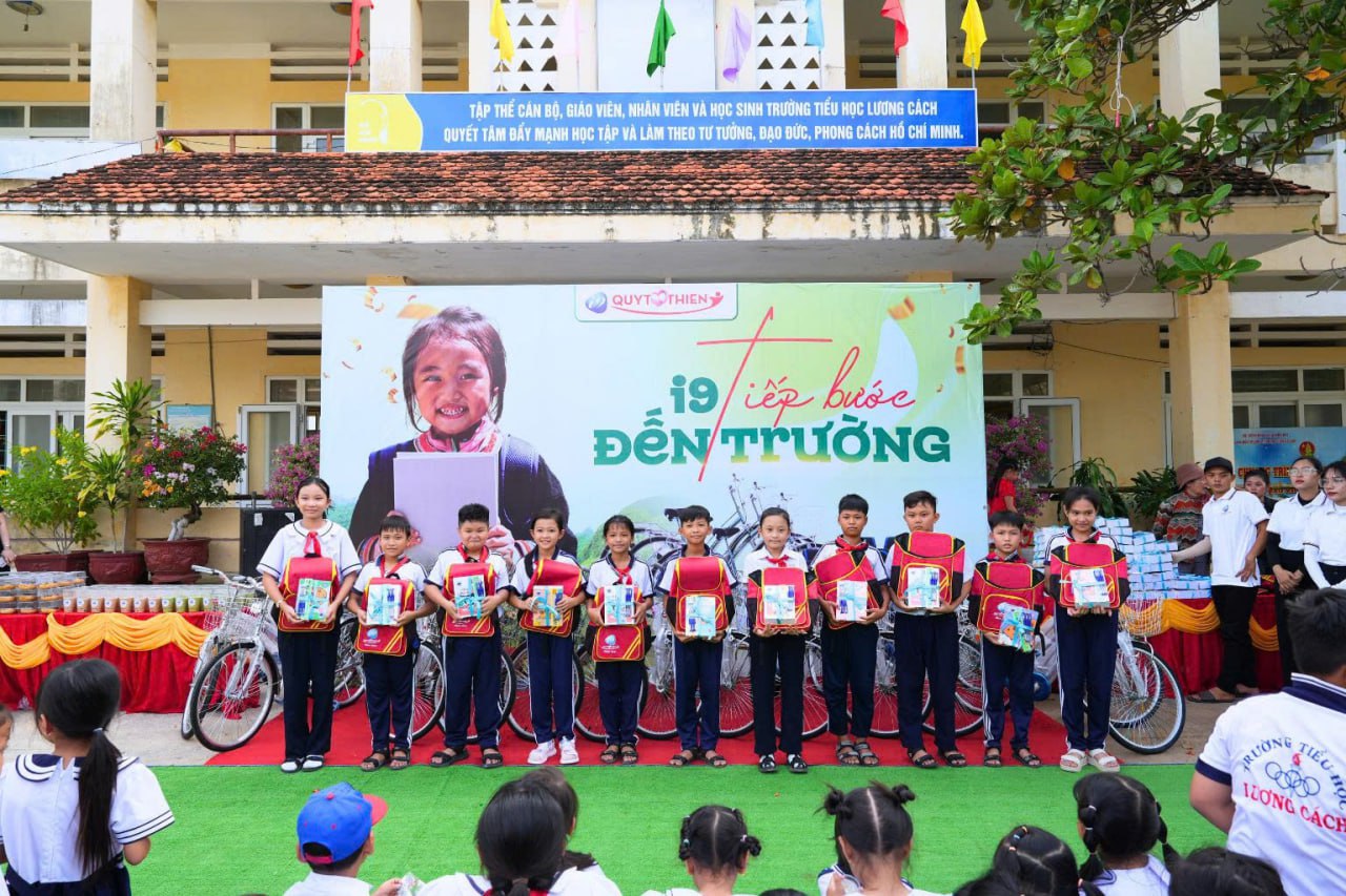 Hình ảnh hai gà hòa nhau trong trận đá gà, biểu tượng cho kèo BDD.